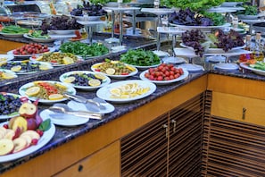 Petit déjeuner servi sur place, restauration en plein air