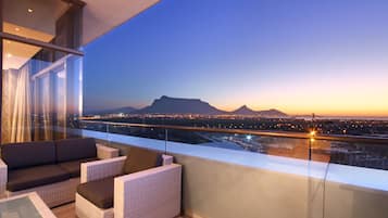 Three-Bedroom Exclusive Penthouse  | Balcony