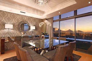 Three-Bedroom Exclusive Penthouse | Dining room