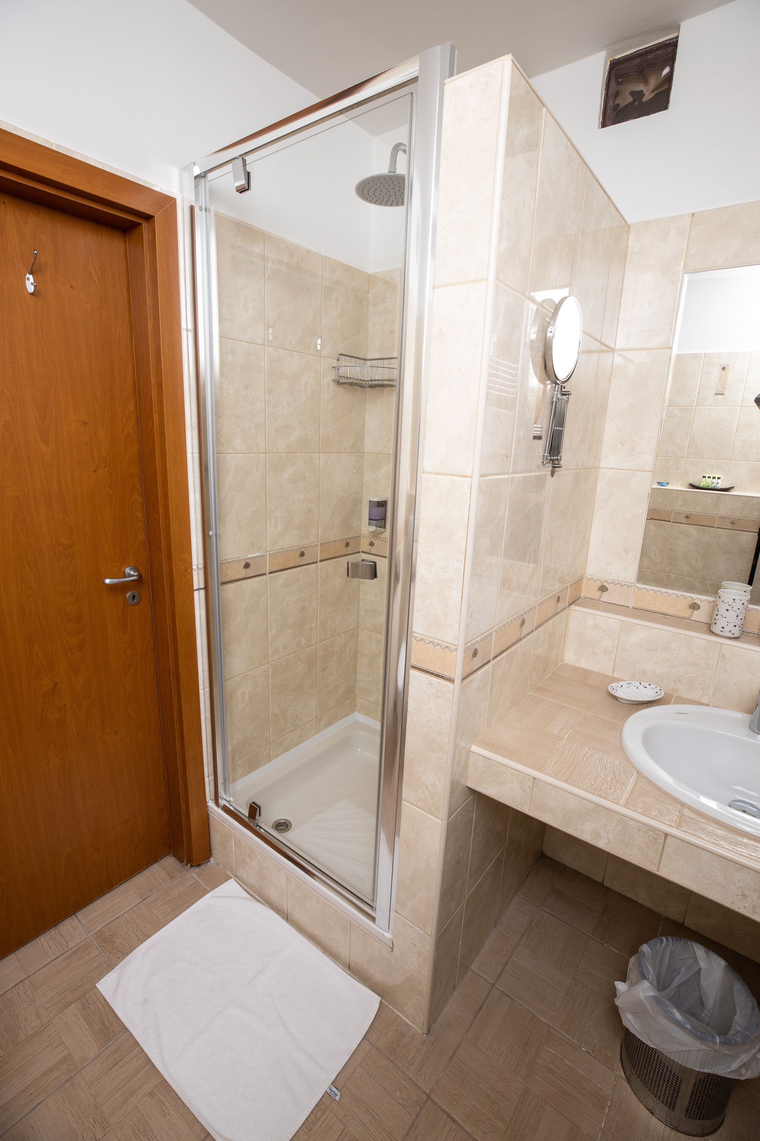 suite | bathroom | shower, free toiletries, hair dryer, bathrobes