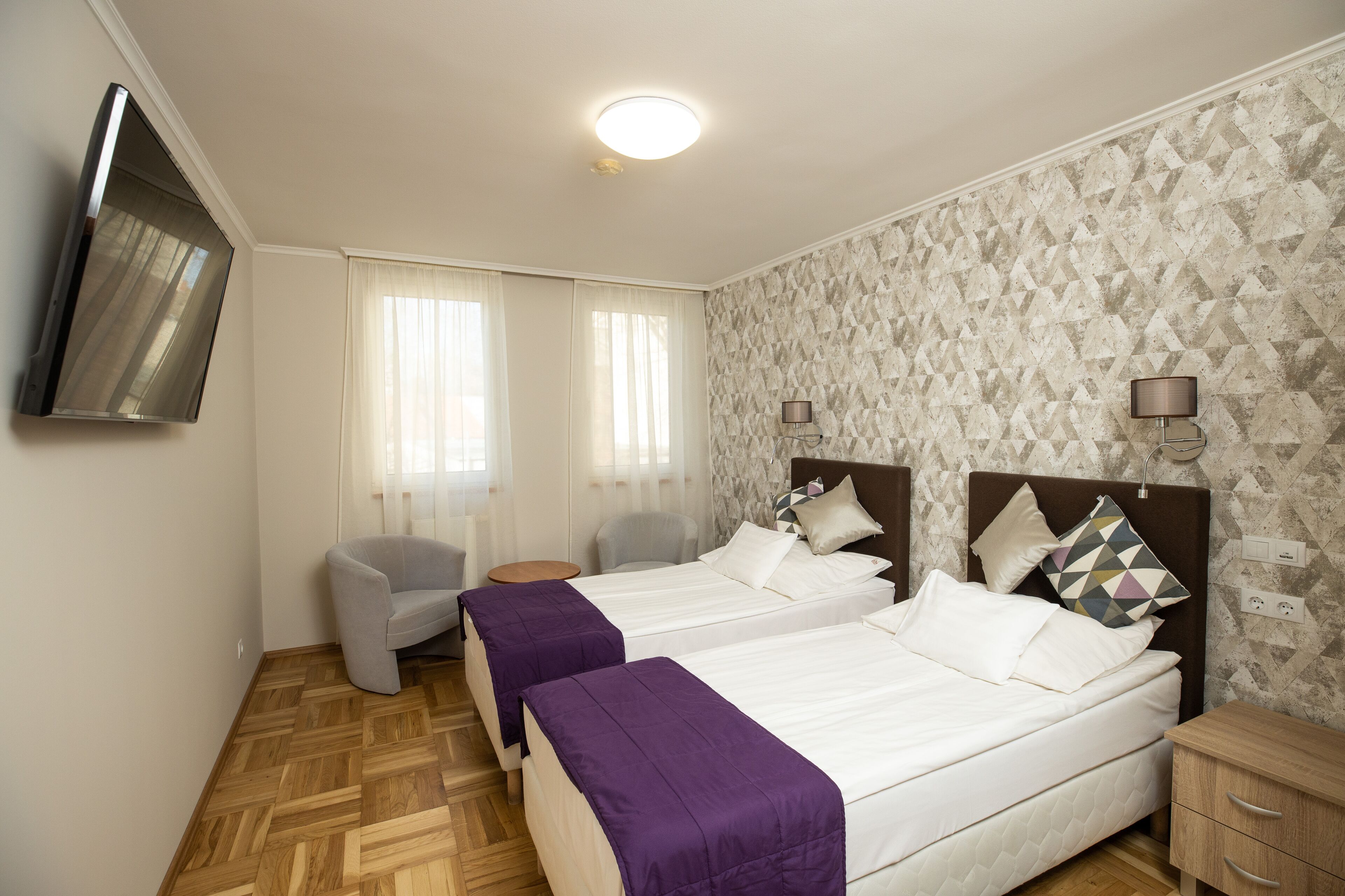 Habitación con 1 cama doble o 2 individuales | Minibar, escritorio, cortinas opacas y tabla de planchar con plancha