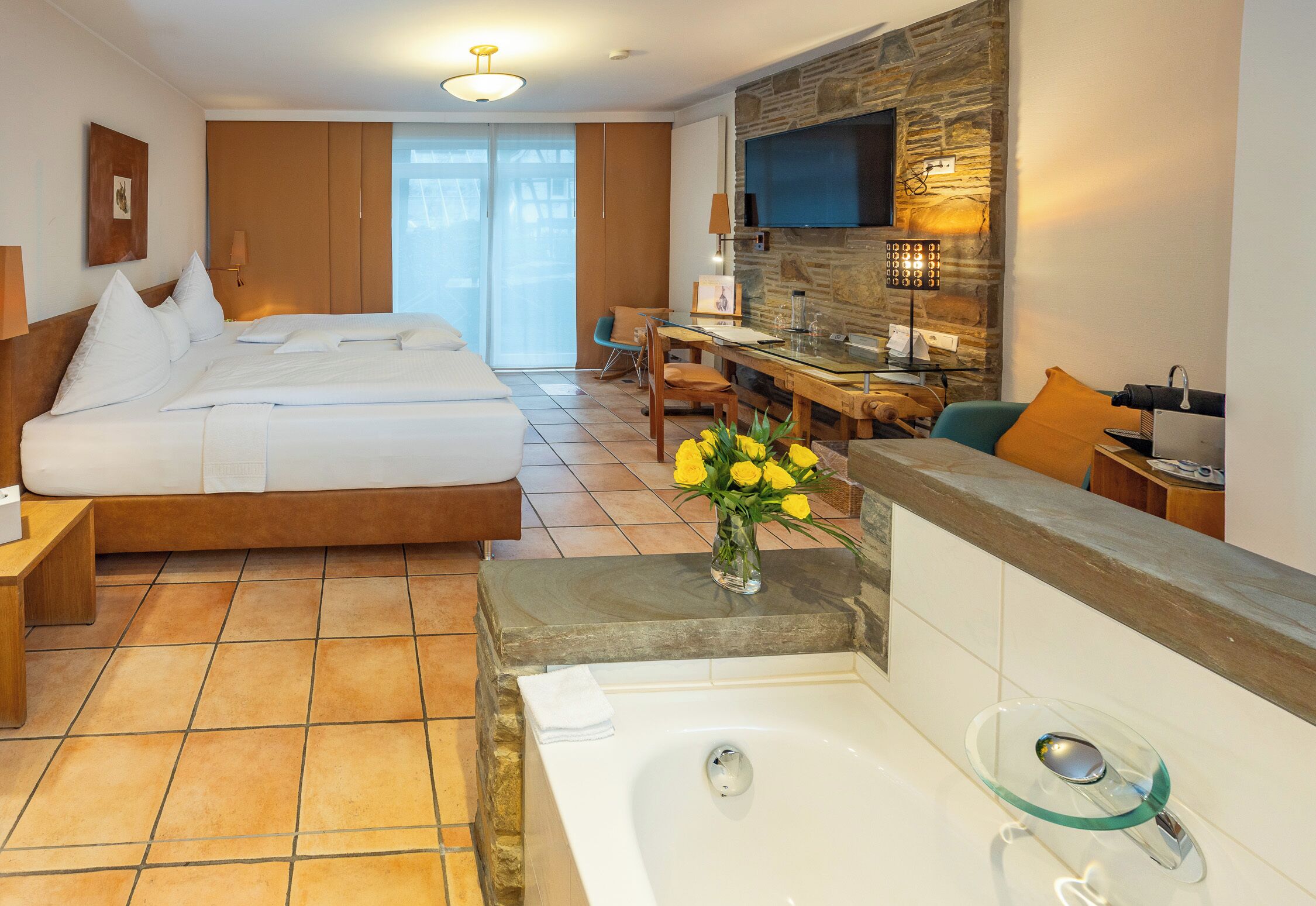 Junior-Suite | Hochwertige Bettwaren, Zimmersafe, individuell eingerichtet