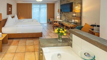 Junior-Suite | Hochwertige Bettwaren, Zimmersafe, individuell eingerichtet