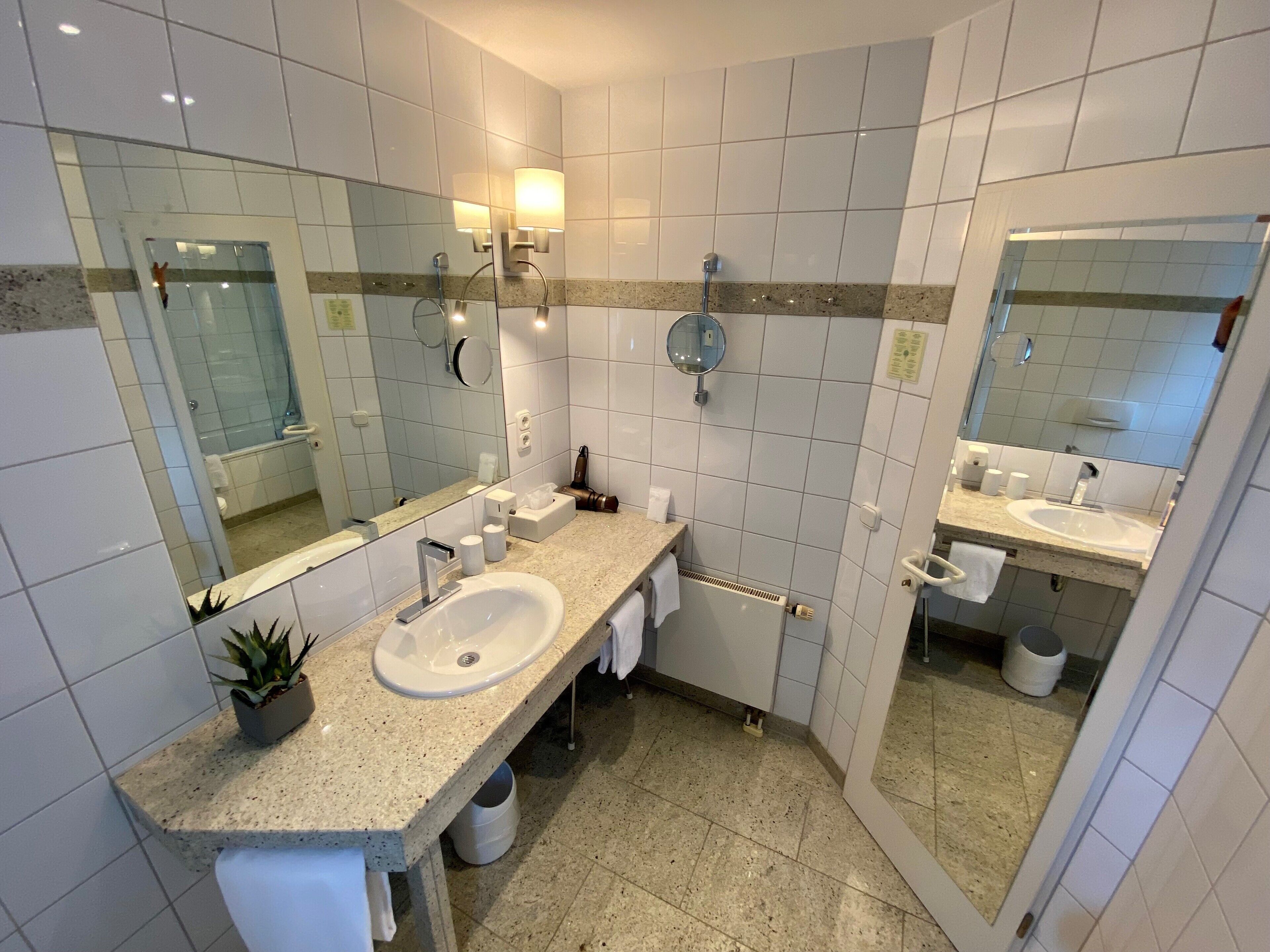 standard double room | bathroom | free toiletries, hair dryer, slippers, towels