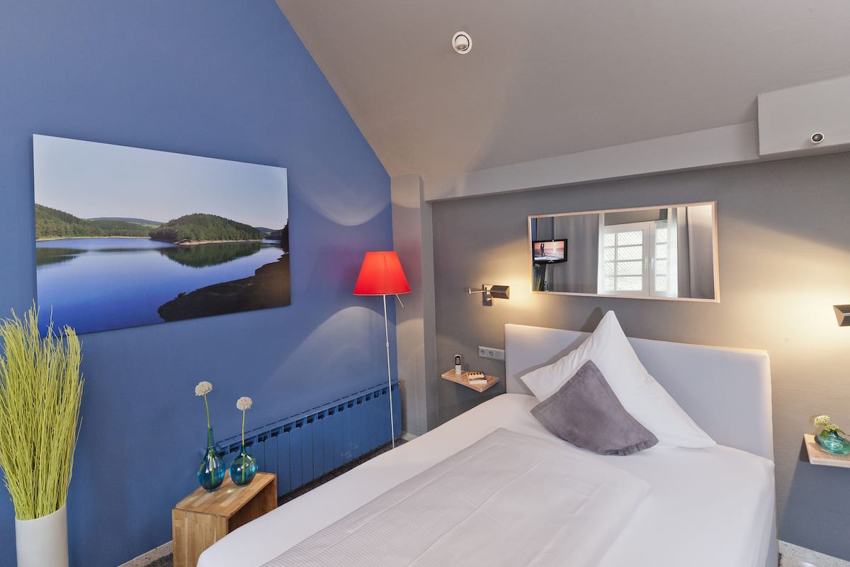 standard double room | premium bedding, in-room safe, individually furnished, desk