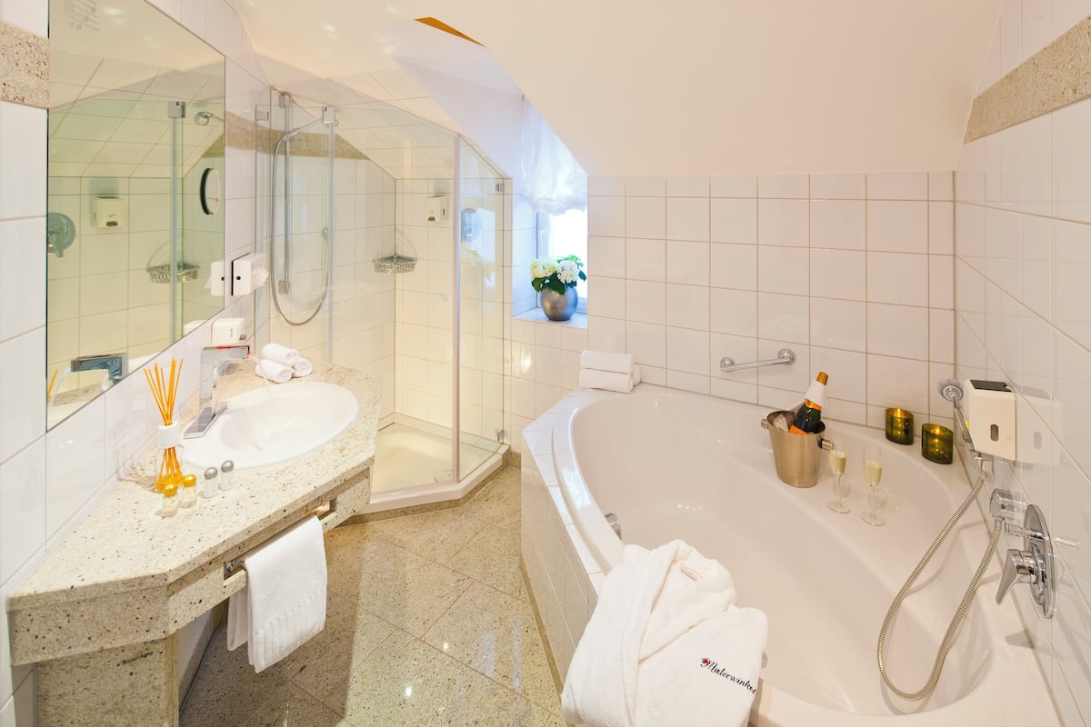 superior double room | bathroom | free toiletries, hair dryer, slippers, towels