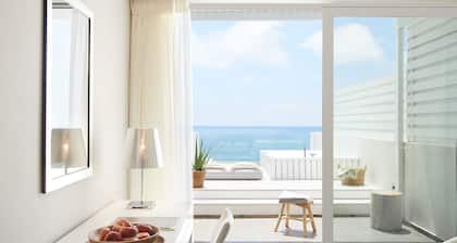 Lichnos Beach Hotel & Suites
