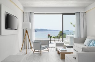 Living area | Flat-screen TV