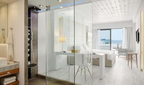 1 bedroom, minibar, in-room safe, desk