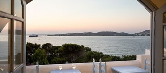 Stratos Studios & Apartments