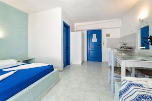 1 bedroom, in-room safe, desk, iron/ironing board