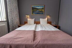 Economy Double or Twin Room | Desk, blackout drapes, free WiFi, bed sheets - Hotell Villa Sparta (Alvsbyn)