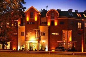 Fasade – kveld/natt