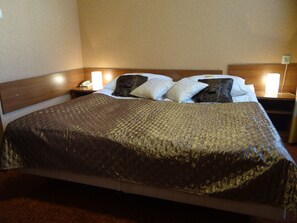 Premium bedding, pillowtop beds, in-room safe, desk