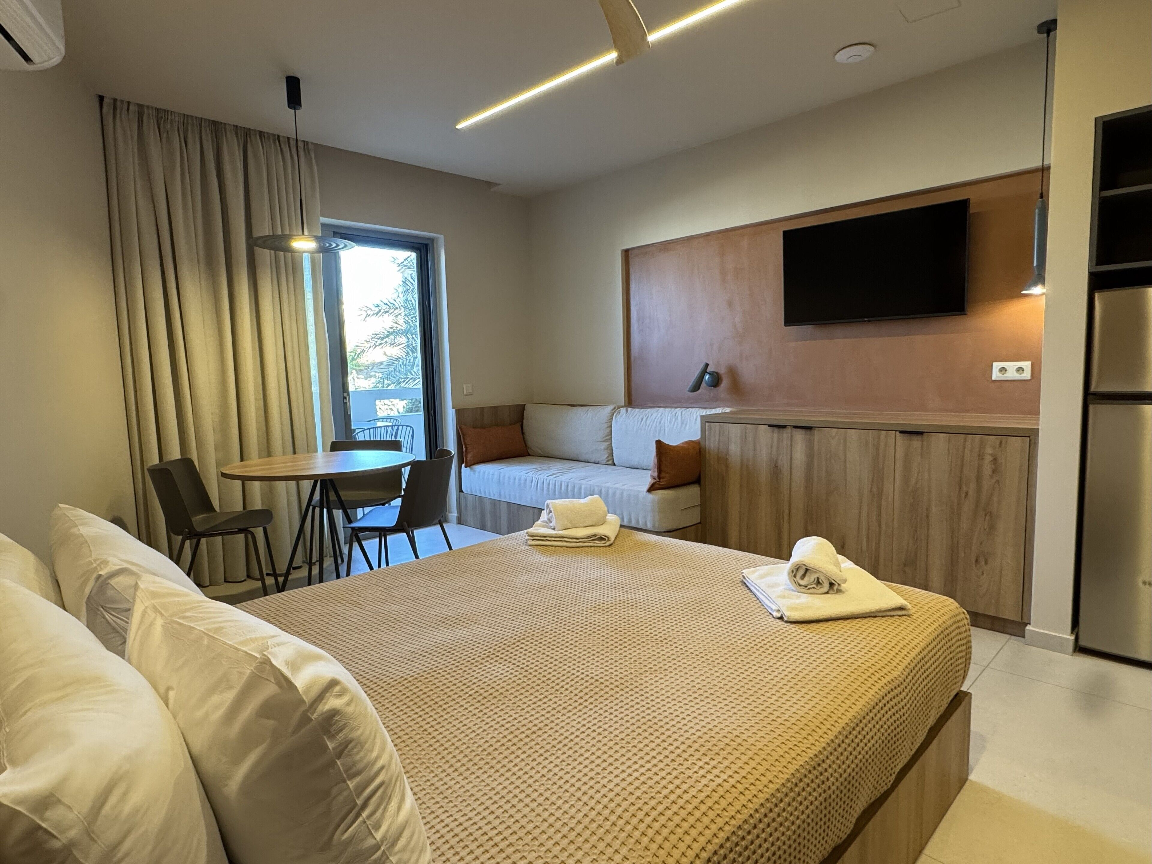 Deluxe Triple Room | In-room safe, blackout drapes, soundproofing, iron/ironing board