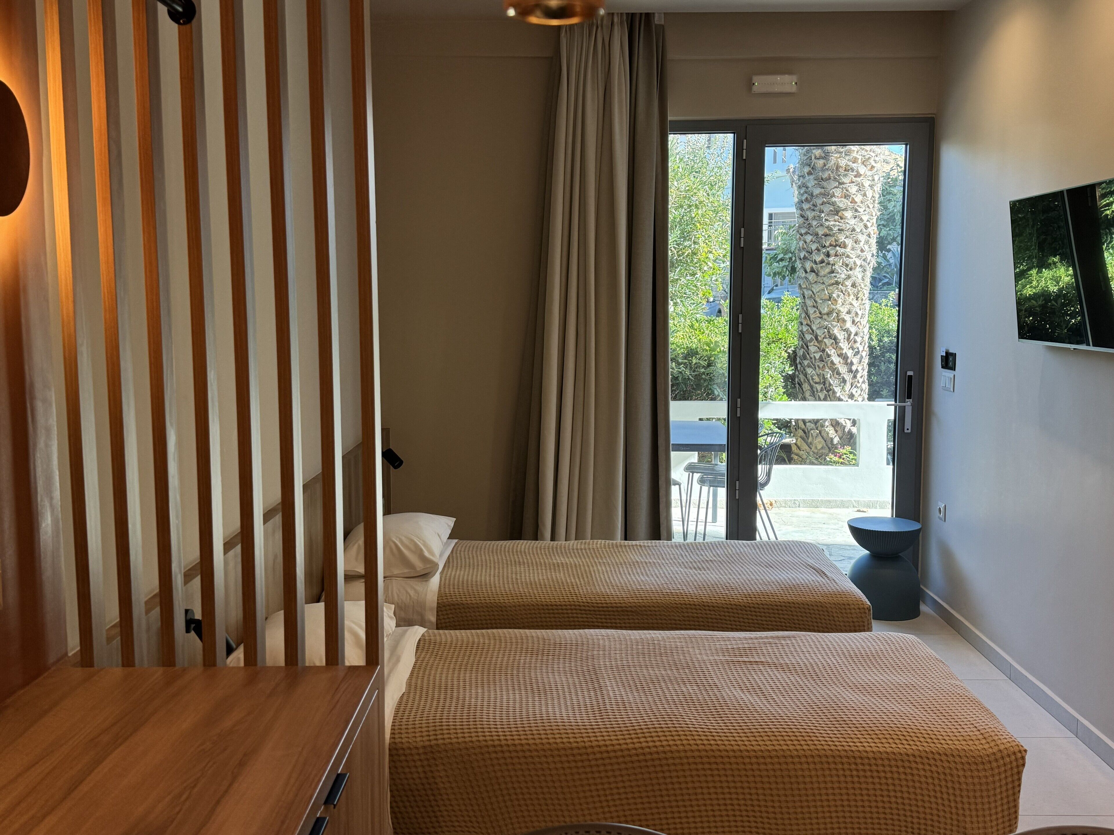 Deluxe Studio | In-room safe, blackout drapes, soundproofing, iron/ironing board