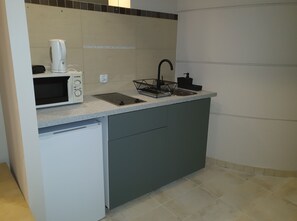 Suíte estúdio | Cozinha privada | Frigobar, micro-ondas, chaleira elétrica, produtos de limpeza