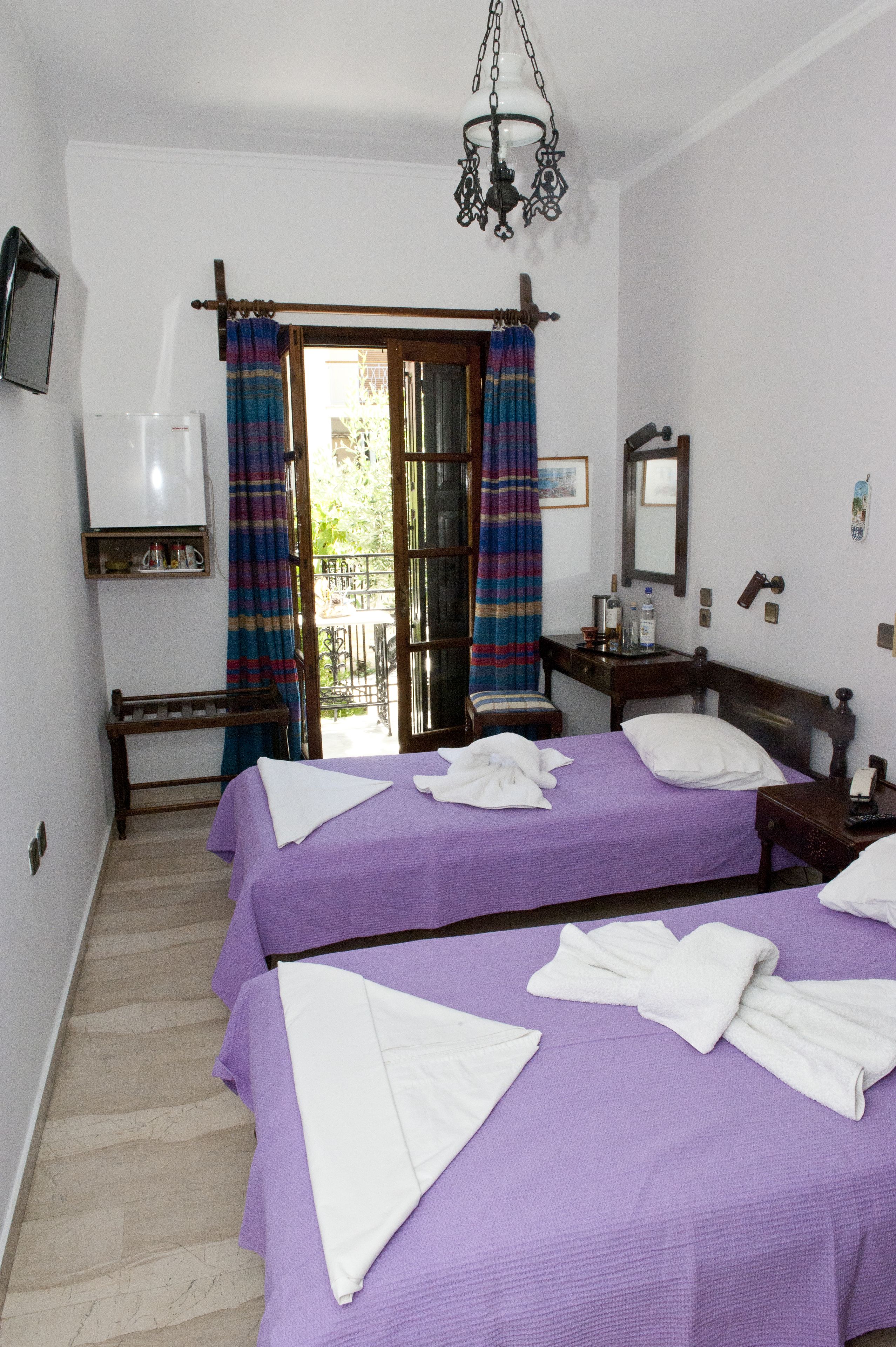 minibar, in-room safe, free wifi, bed sheets