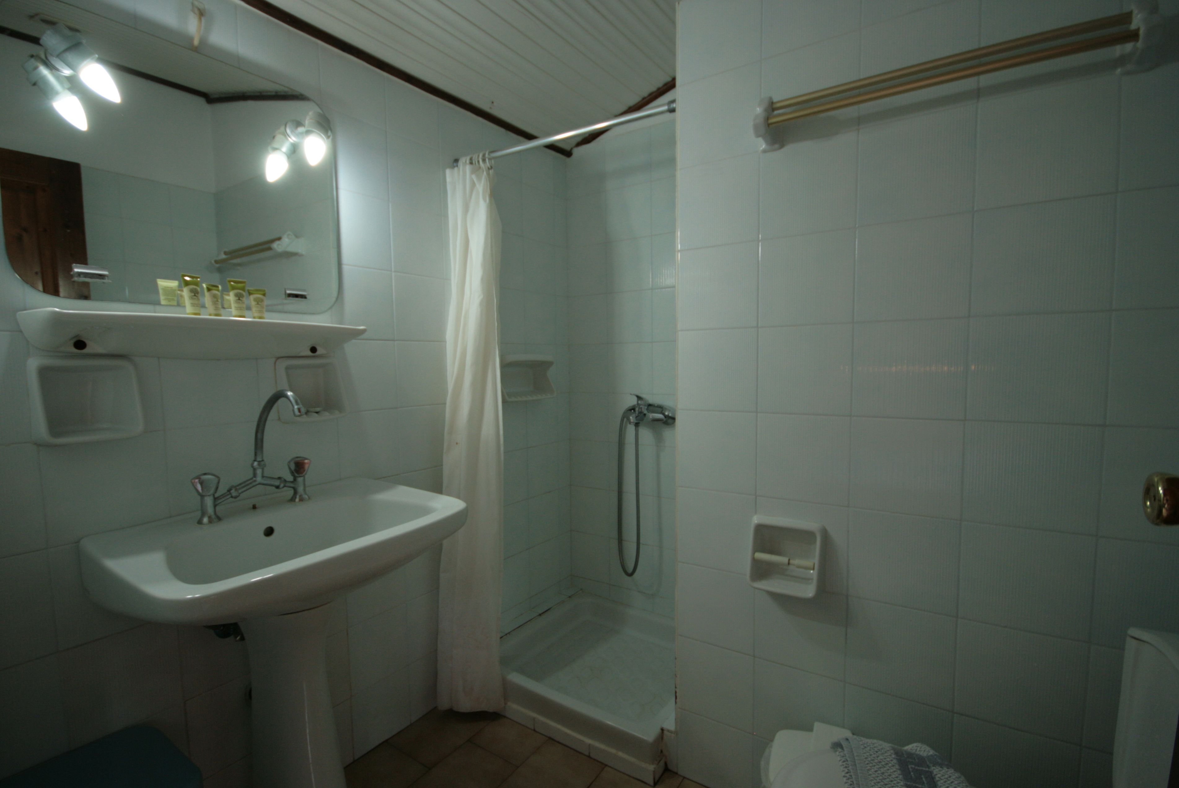 minibar, in-room safe, free wifi, bed sheets