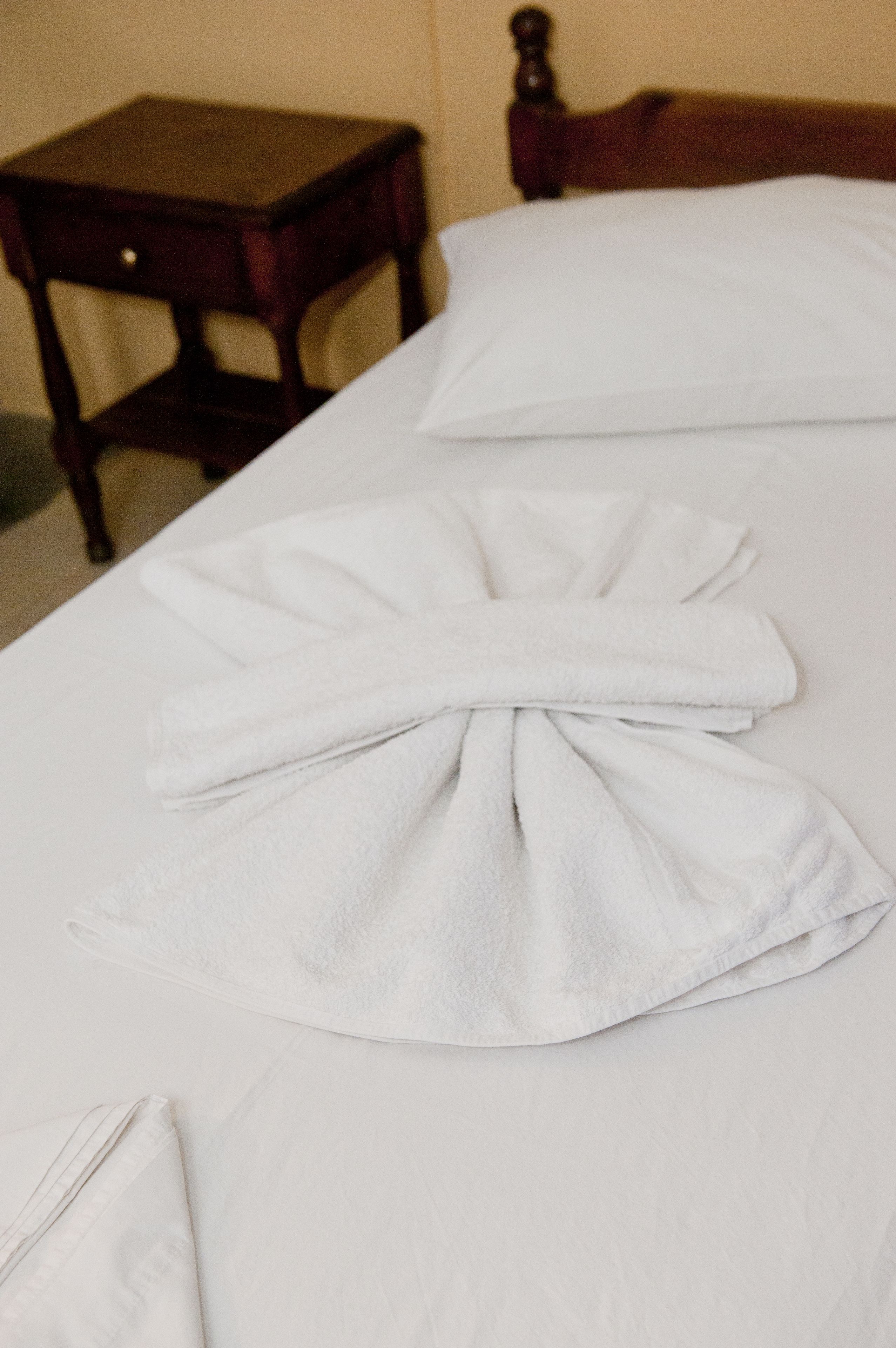 single room | minibar, in-room safe, free wifi, bed sheets