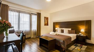 Double Room | Desk, rollaway beds, free WiFi, bed sheets