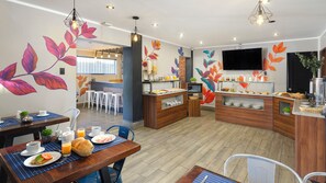 Breakfast, lunch, dinner served; Regional cuisine 