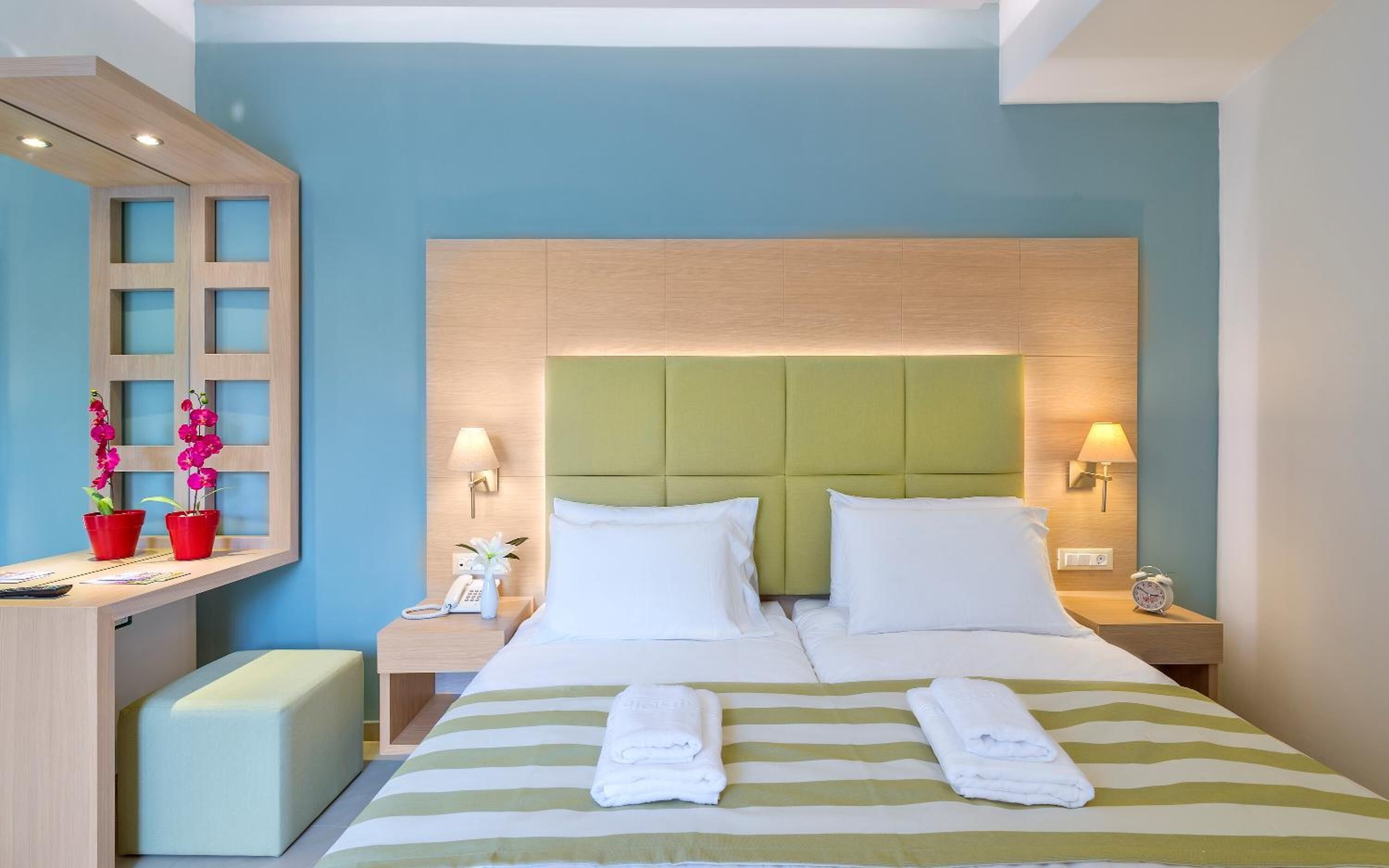 Premium bedding, in-room safe, soundproofing, free WiFi