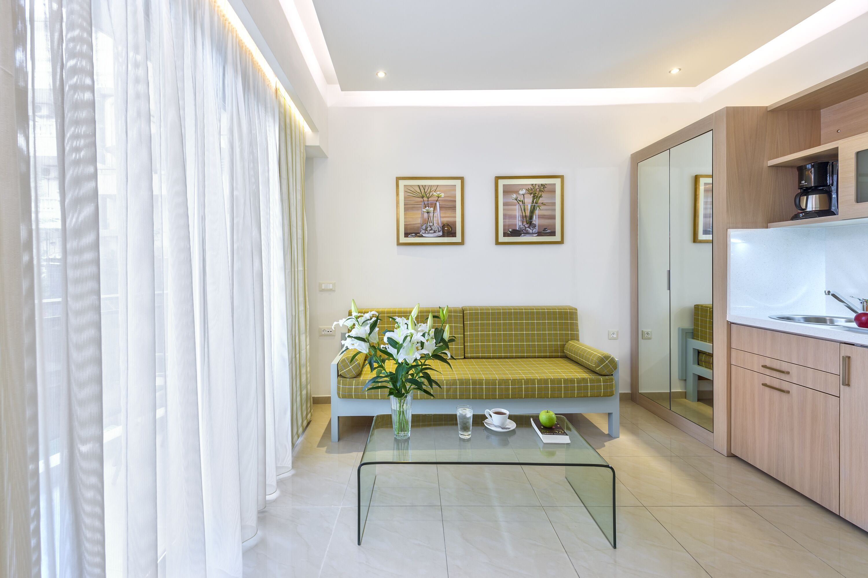 冰箱、炉灶、茶具/咖啡用具、电热水壶