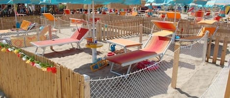 Privatstrand in der Nähe, weißer Sandstrand