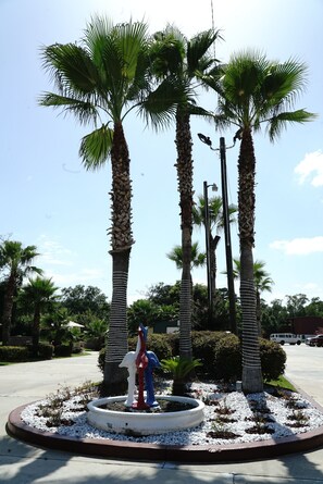 Exterior detail - Savannah Inn and Suites (Garden City)