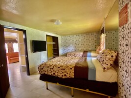 Standard Suite, 1 Bedroom, Kitchen | 1 bedroom, minibar, desk, soundproofing