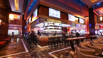 8 bares o lounges, bar junto a la alberca