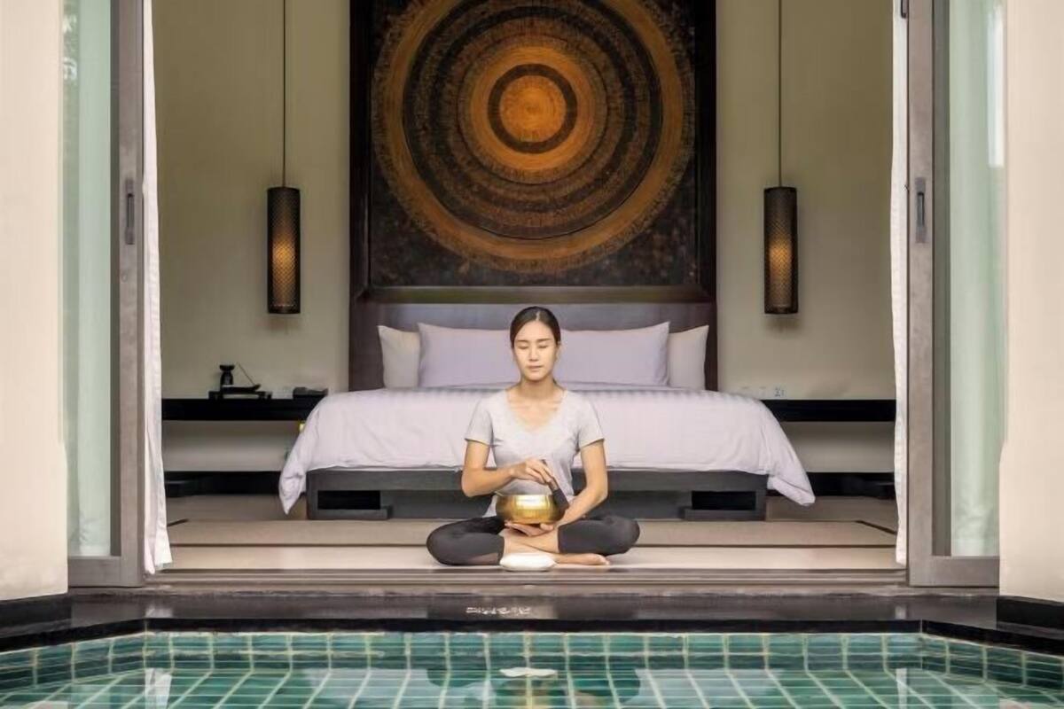 Premium bedding, free minibar items, in-room safe, desk