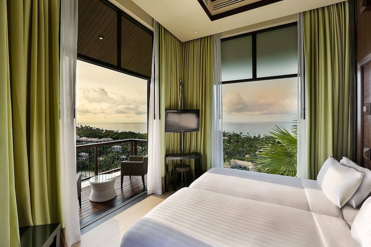 1 bedroom, premium bedding, free minibar items, in-room safe