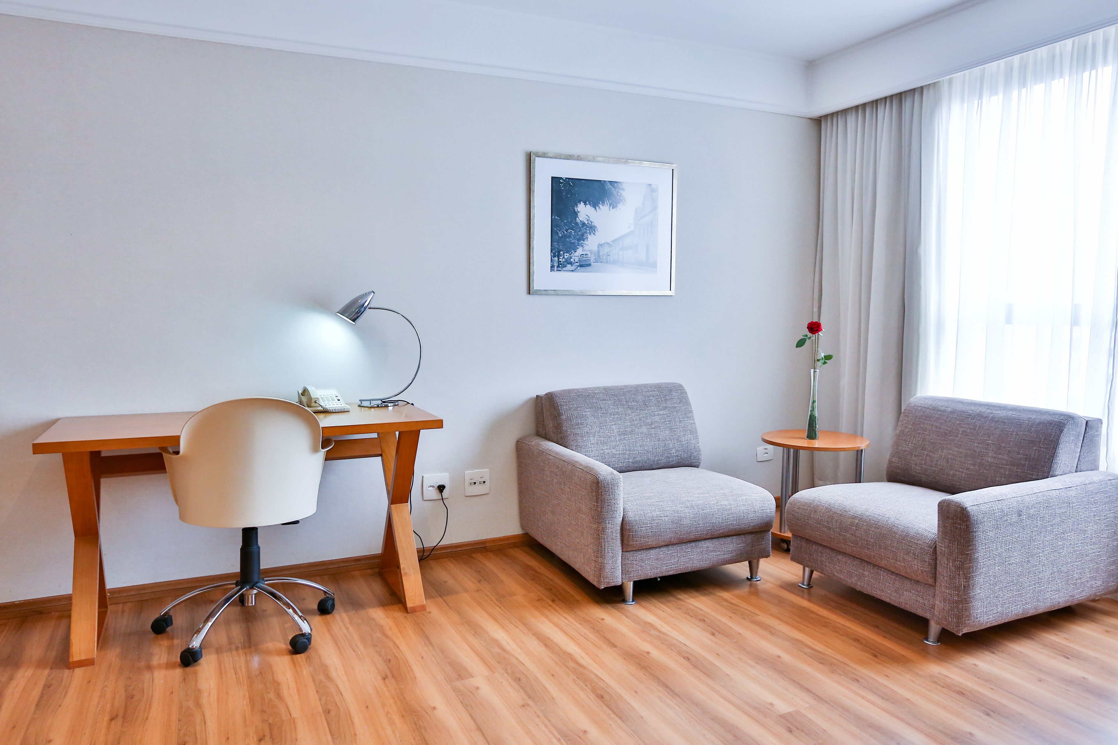 deluxe suite, 1 king bed | minibar, in-room safe, desk, blackout curtains