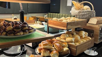 Bữa sáng buffet hàng ngày (55 BRL/mỗi người)