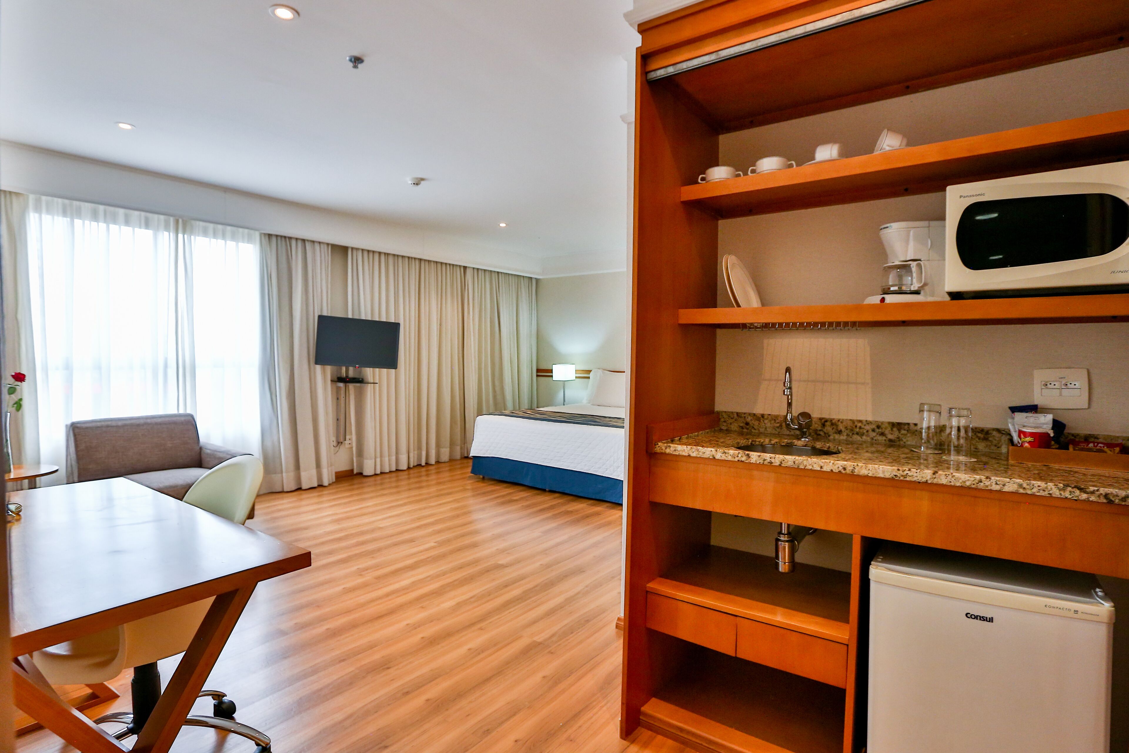 deluxe suite, 1 king bed | private kitchen | microwave