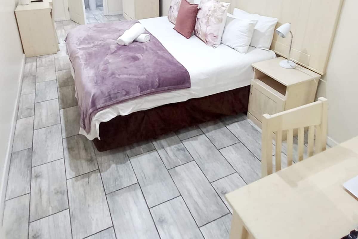 Oxford House Standard Room | 1 bedroom, in-room safe, individually decorated, desk
