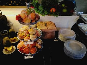 Päivittäinen buffetaamiainen (200 ZAR per henkilö)