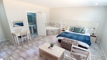 Oxford House Deluxe Room | 1 bedroom, in-room safe, individually decorated, desk