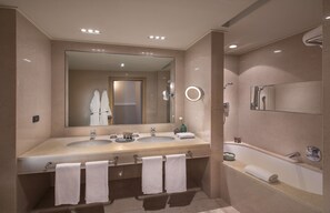 Đồ dùng nhà tắm miễn phí, máy sấy tóc, chậu vệ sinh/vòi rửa 