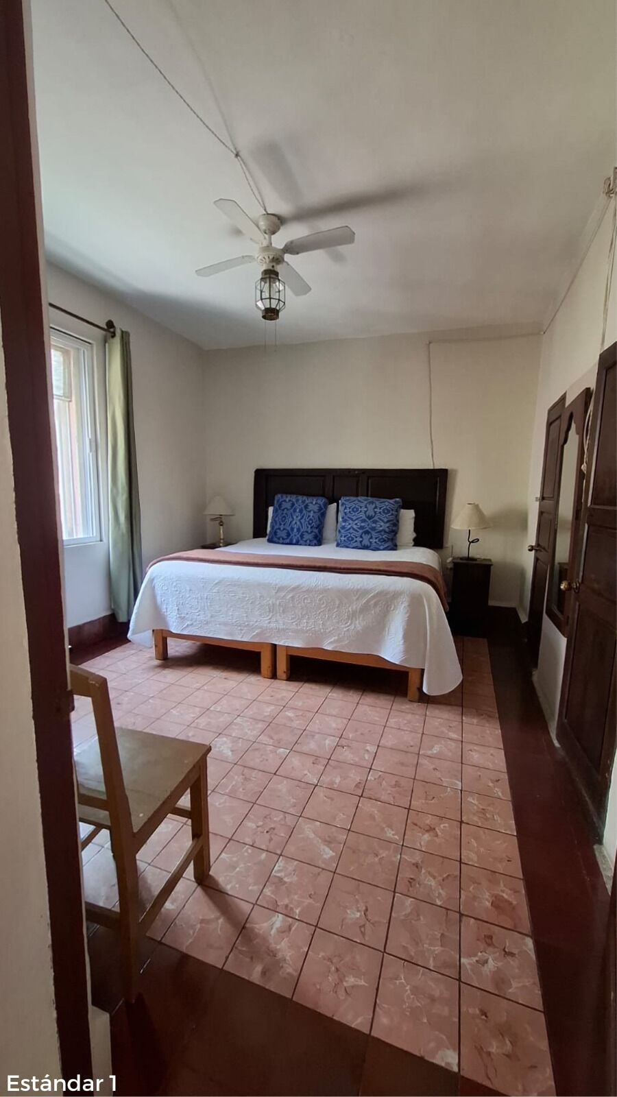 Suite estándar | Ropa de cama de alta calidad y edredones de plumas
