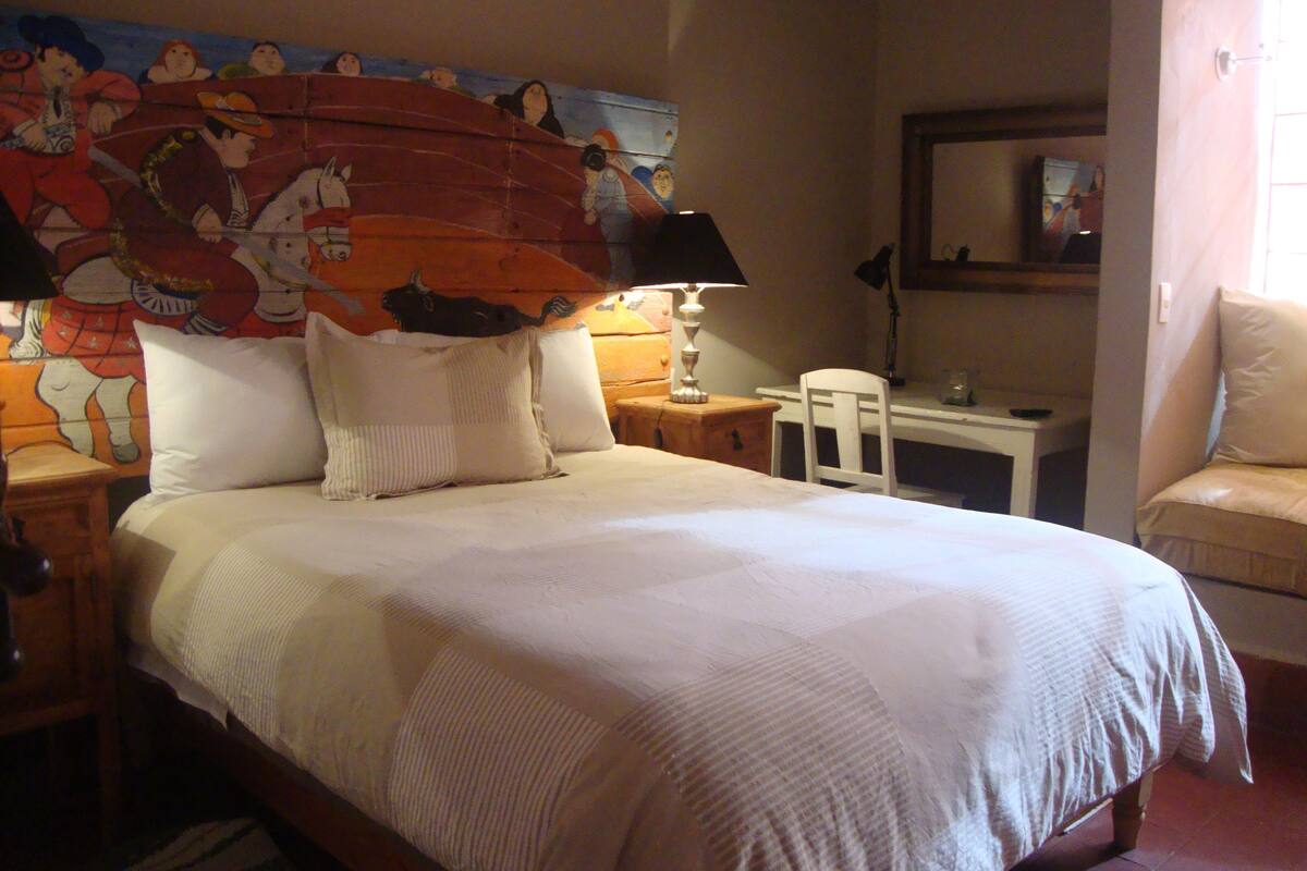 Premium Studio Suite, 1 Queen Bed with Sofa bed | Premium bedding, down duvets, iron/ironing board, free cots/infant beds