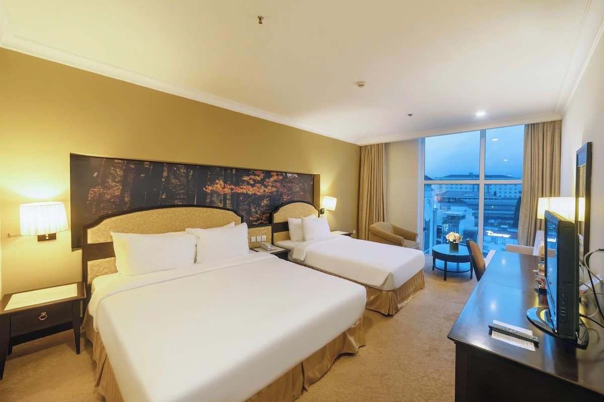 Deluxe Triple Room | 1 bedroom, premium bedding, minibar, in-room safe