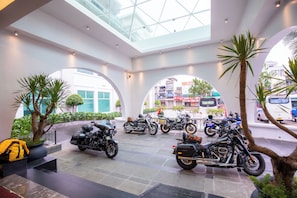 Vista frontal de la propiedad