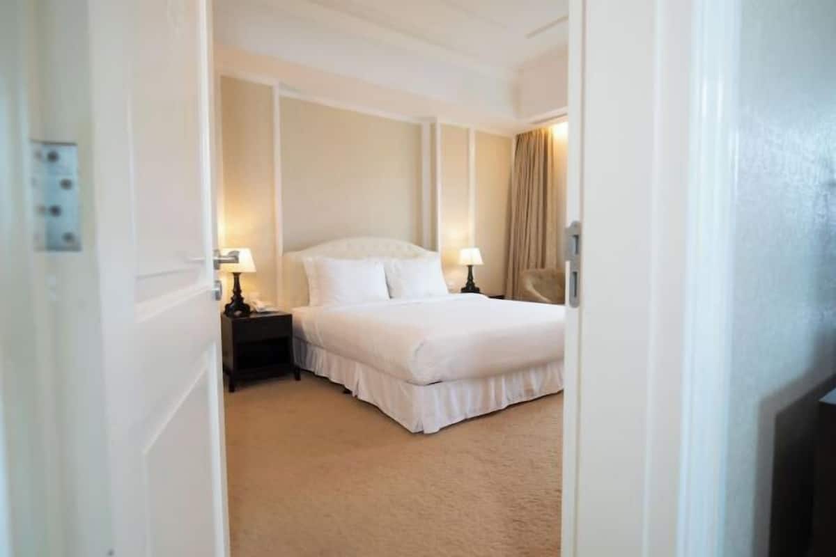 1 bedroom, premium bedding, minibar, in-room safe