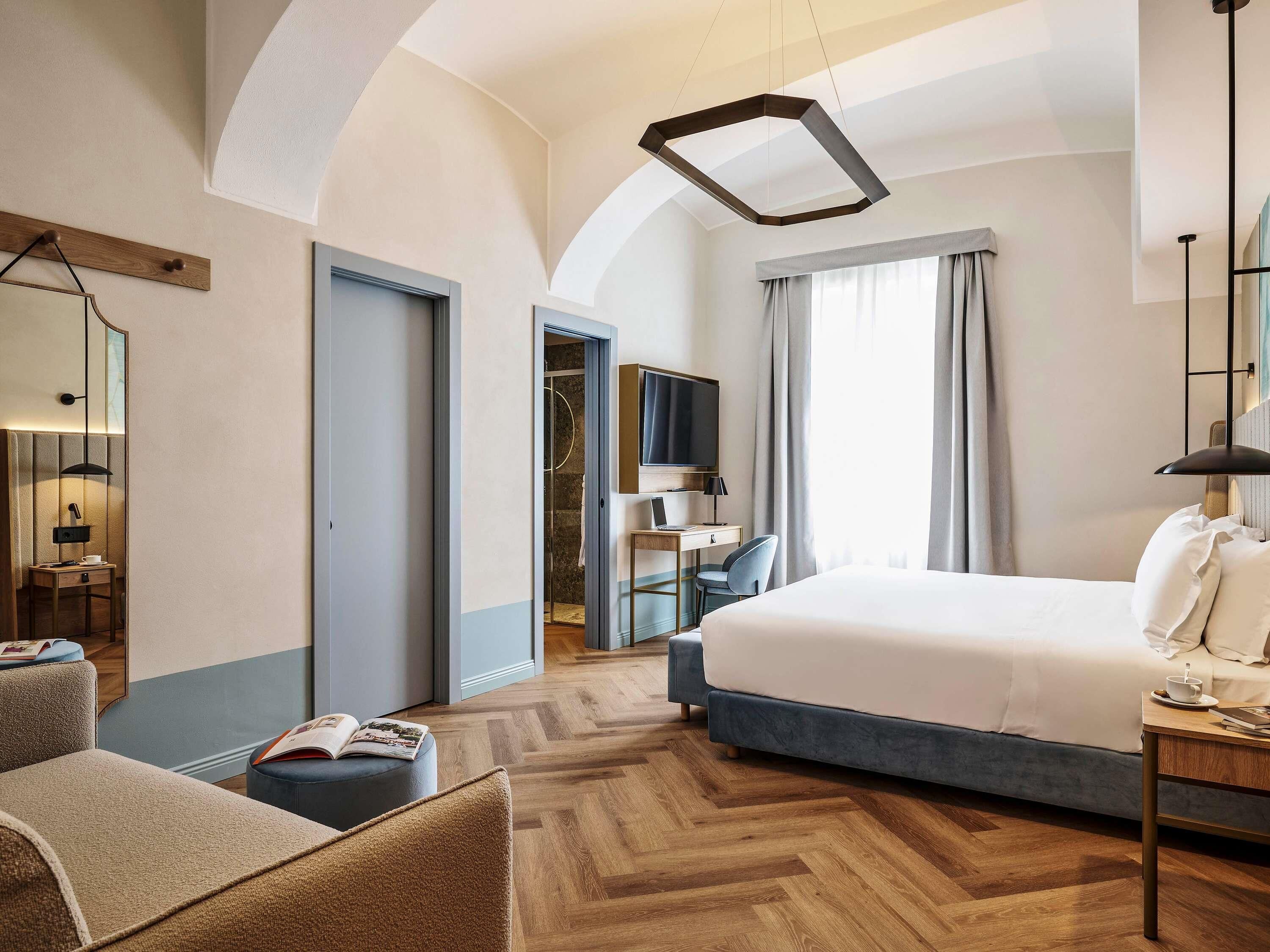 Minibar, in-room safe, desk, blackout curtains