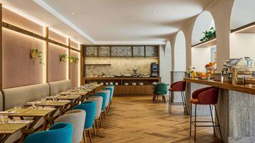 Kontinental frukost varje dag (EUR 20 per person)