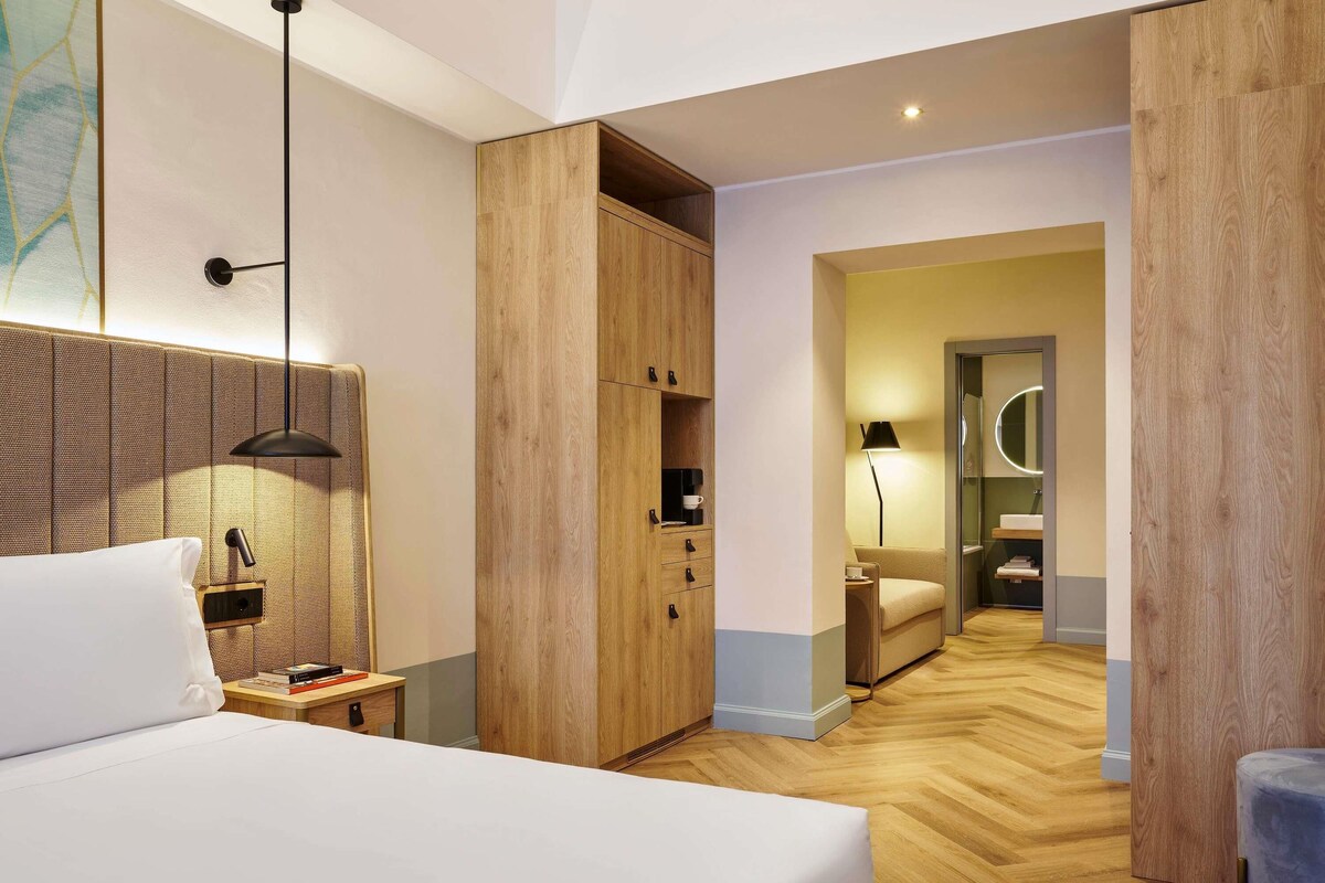 Suite, Multiple Beds | Minibar, in-room safe, desk, blackout drapes