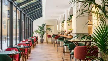 Daily continental breakfast (EUR 20 per person)